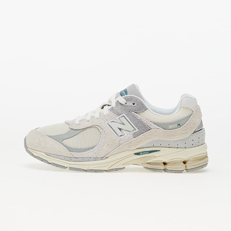 New Balance 2002R Beige vista lateral