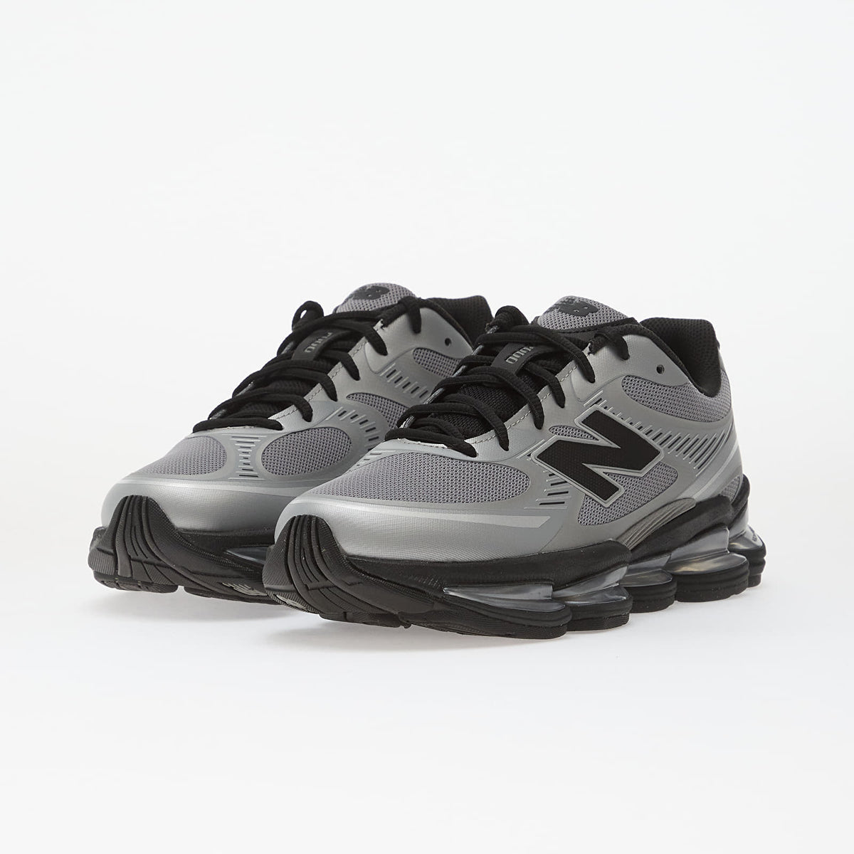 New Balance 2000 Gris Pizarra y Plata - suela