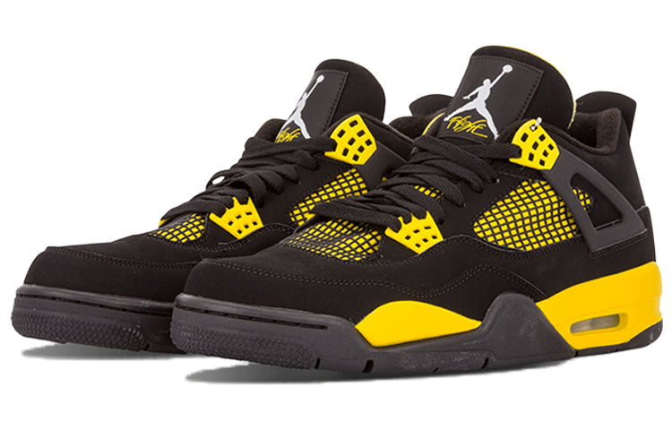 Jordan 4 Retro Thunder 2012 vista frontal
