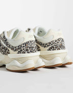 New Balance 9060 Beige Leopardo (Edición ASOS) - suela