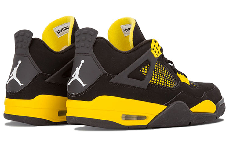 Jordan 4 Retro Thunder 2012 detalle suela