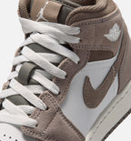 Jordan 1 Mid Oliva Gris suela
