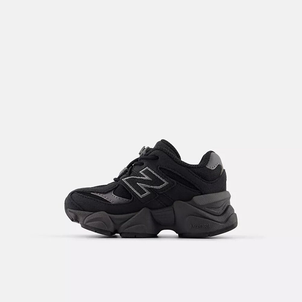 New Balance 9060 Negra (Bebé) - vista lateral