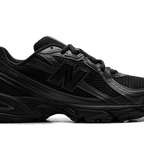 New Balance 740 Triple Black detalle suela