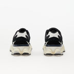 New Balance 9060 Negra y Blanca - suela