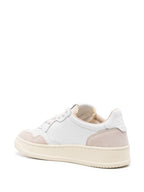 Autry Medalist Low blanco beige suede, detalle ante