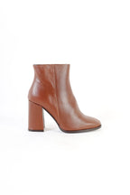 Botines CHARLOTTE de cuero color latte KMB Shoes