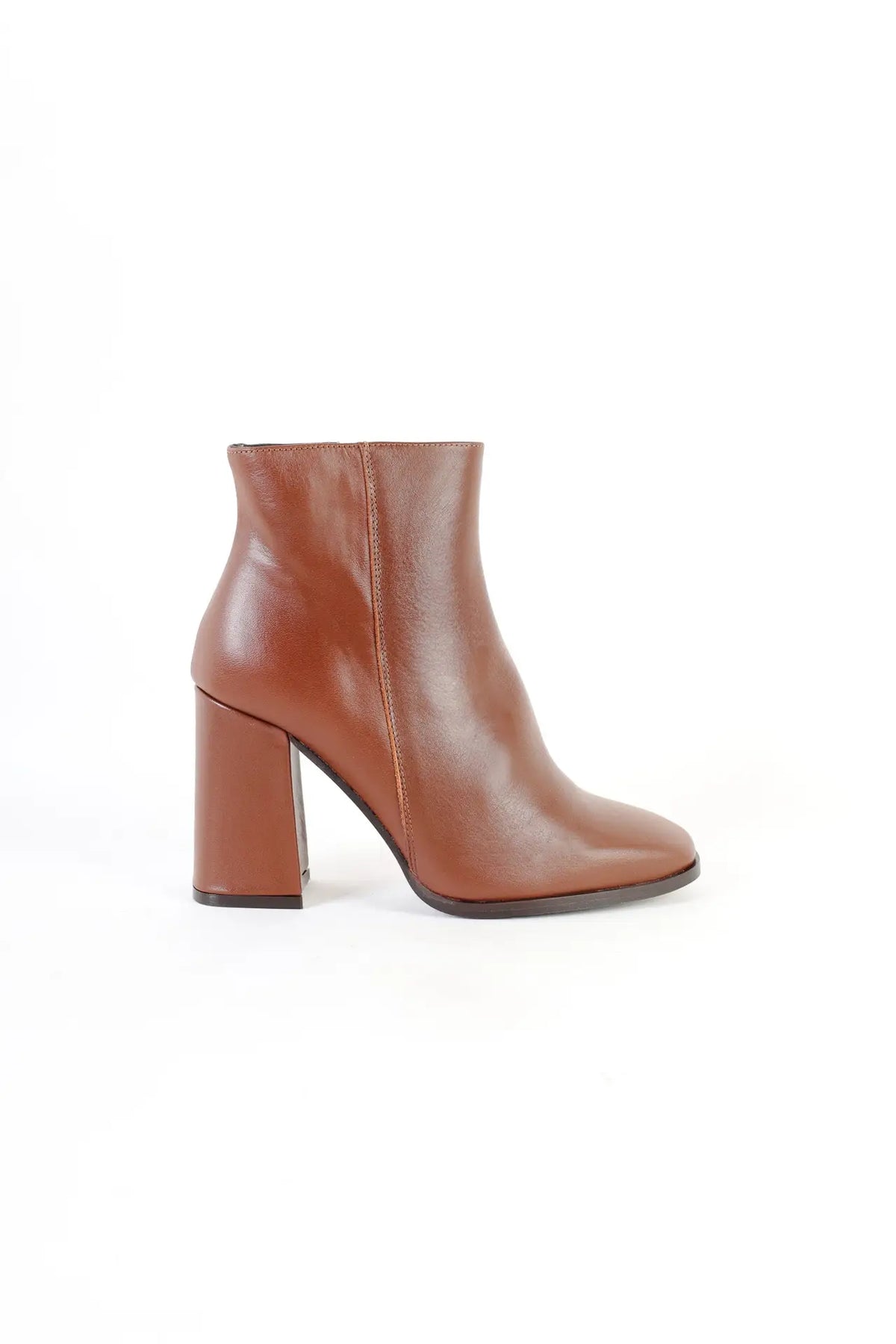 Botines CHARLOTTE de cuero color latte KMB Shoes