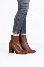 Botines CHARLOTTE de cuero color latte KMB Shoes