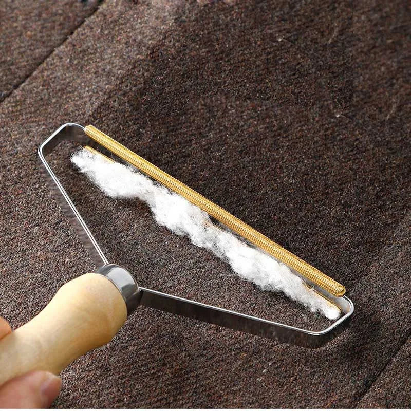 Cepillo quitapelos de madera para ropa y sofá