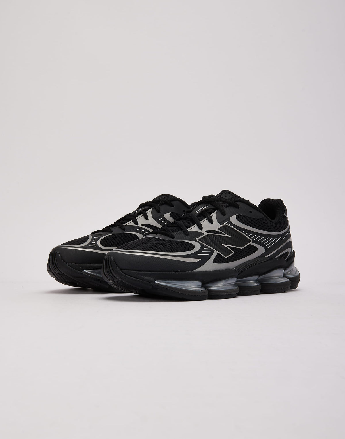 New Balance Abzorb 2000 Negra y Plata Metalizada - vista lateral