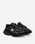New Balance 5030 Negra Plata - vista lateral