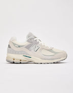 New Balance 2002R Beige vista frontal