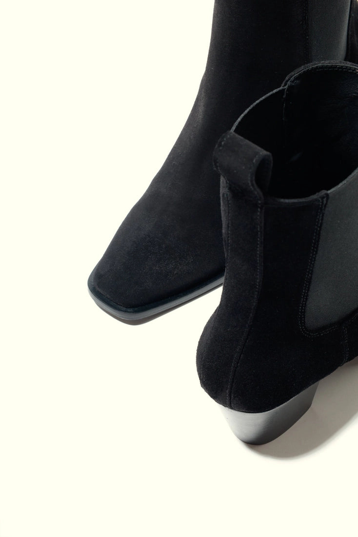 Botines RAY de ante negro con tacón escultural KMB Shoes