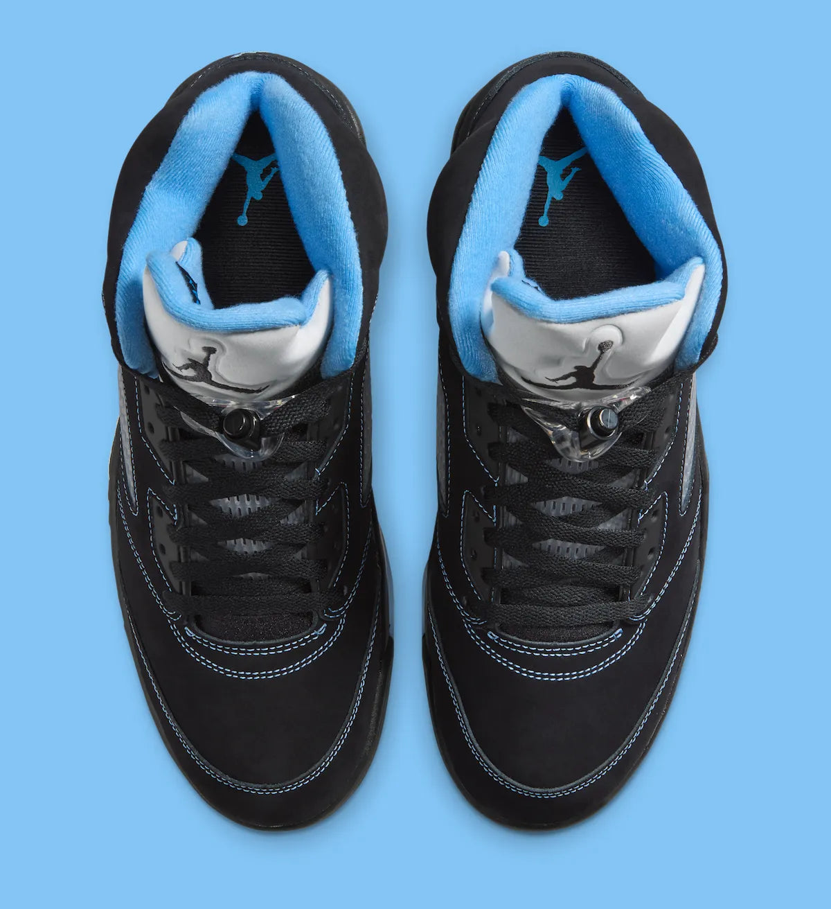 Jordan 5 Retro Negra y Azul Universitario (2026) - detalle