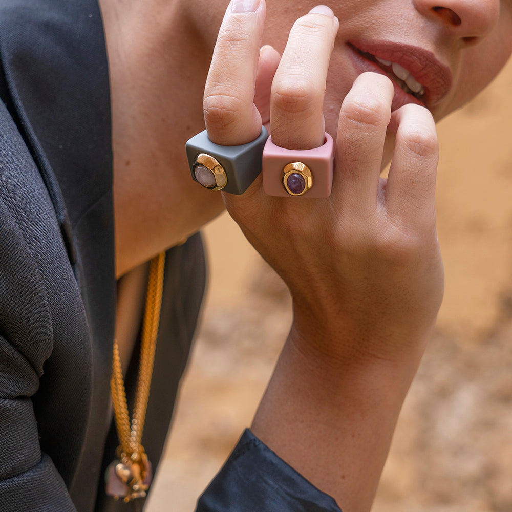 Anillo color rosa viejo con amatista ÉMOLO®