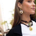 Anillo Crema con selenita berenjena SAIRA ÉMOLO®