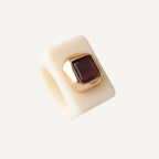 Anillo Crema con selenita berenjena SAIRA ÉMOLO®