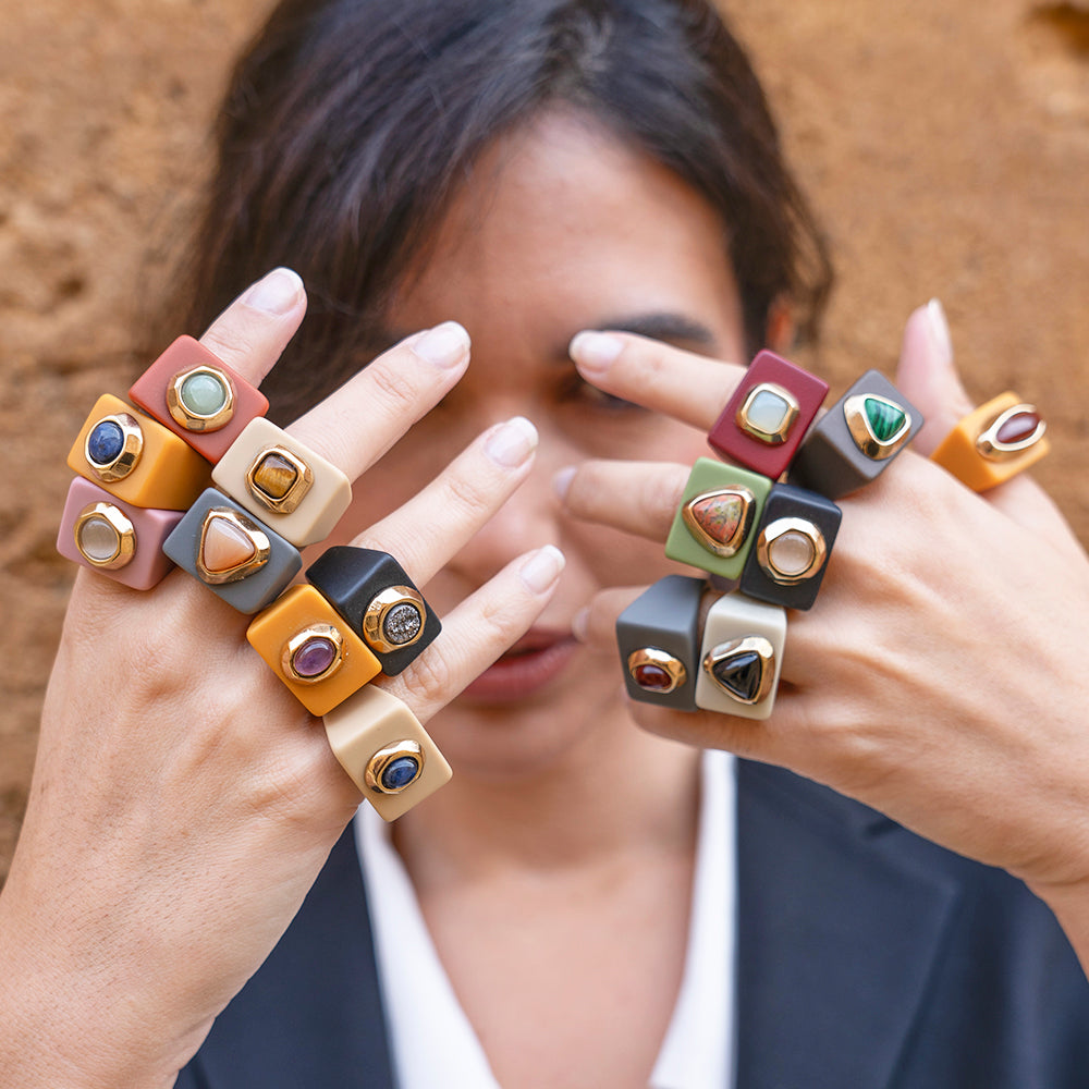 Anillo para mujer color moka con piedra turquesa ÉMOLO®