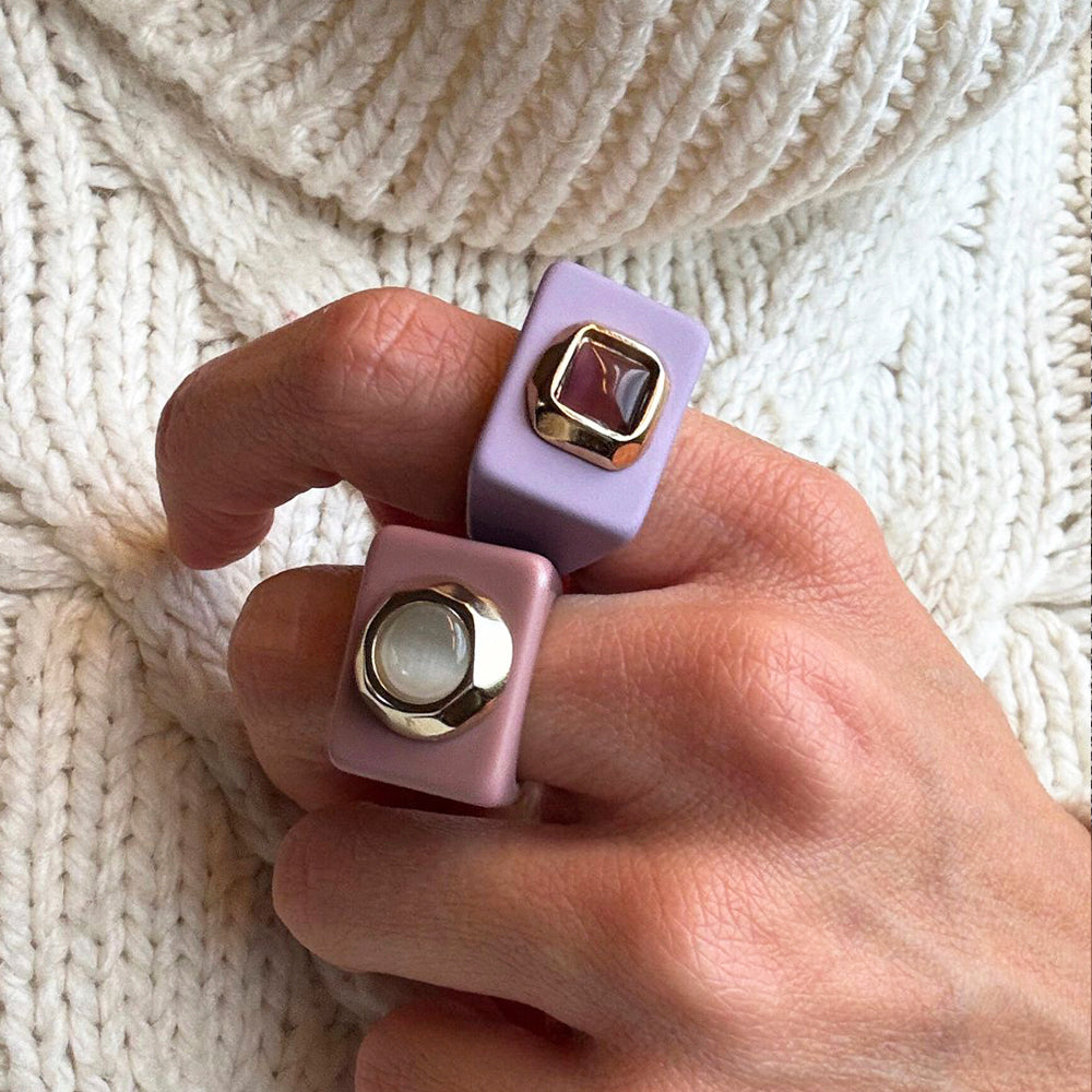 Anillo mujer color lavanda con selenita ÉMOLO®