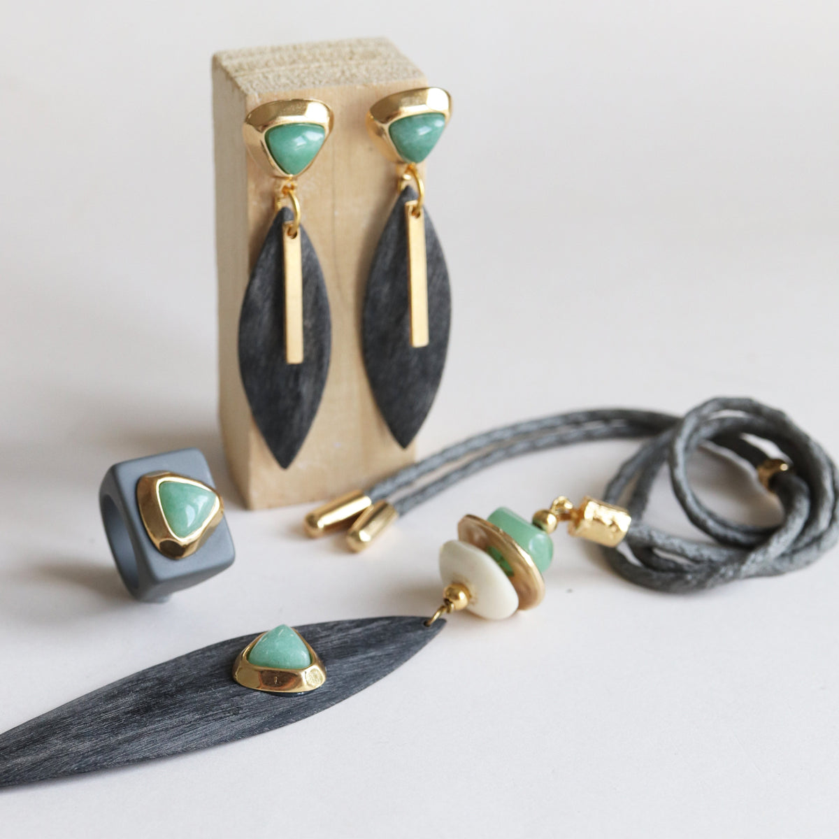 Anillo mujer gris con aventurina SAIRA ÉMOLO®