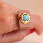 Anillo para mujer color moka con piedra turquesa ÉMOLO®
