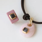 Anillo Rosa Viejo con selenita gris SAIRA ÉMOLO®