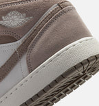 Jordan 1 Mid Oliva Gris detalle upper