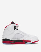 Jordan 5 Retro Rojo Fuego y Negro - suela