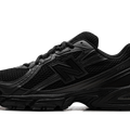 New Balance 740 Triple Black vista principal