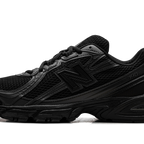 New Balance 740 Triple Black vista principal