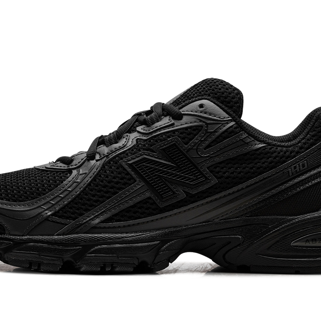 New Balance 740 Triple Black vista principal