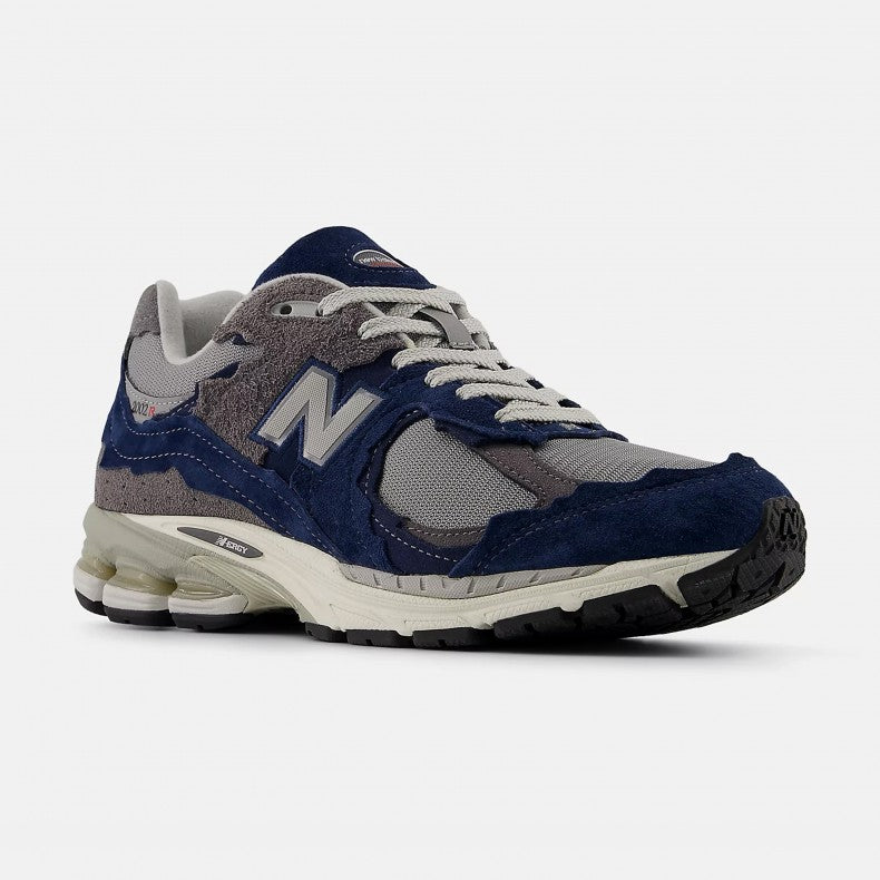 New Balance 2002R Protection Pack Navy Raincloud - vista lateral