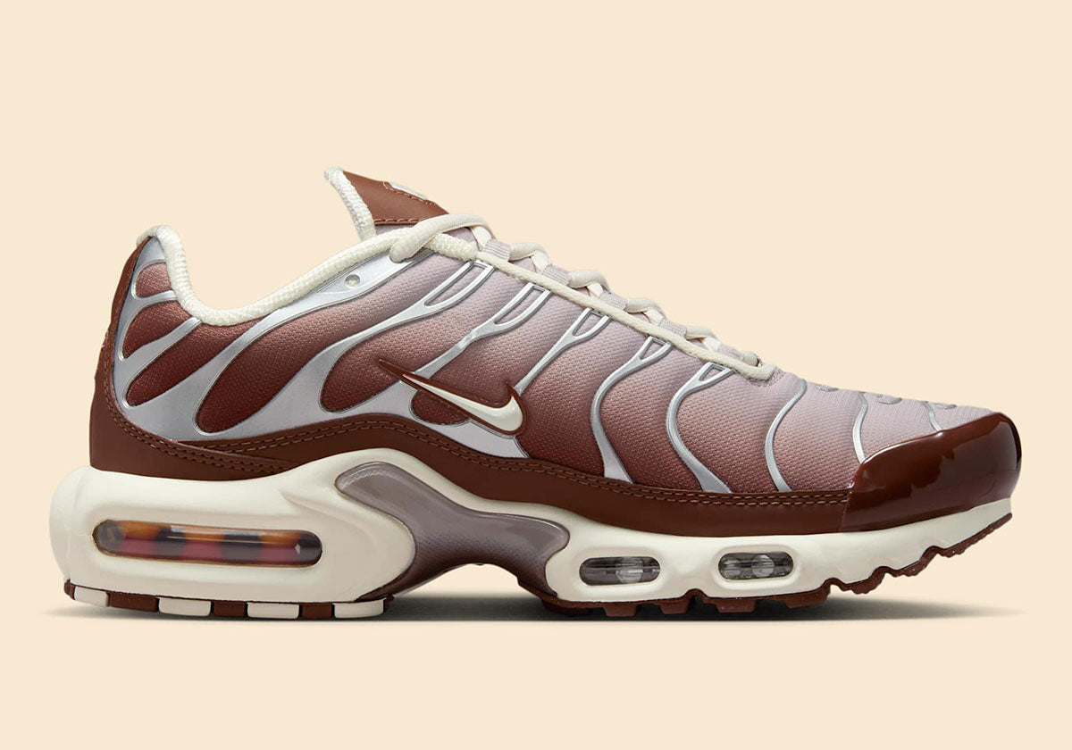 Nike Air Max Plus Marrón Claro Orewood Dark Pony detalle suela