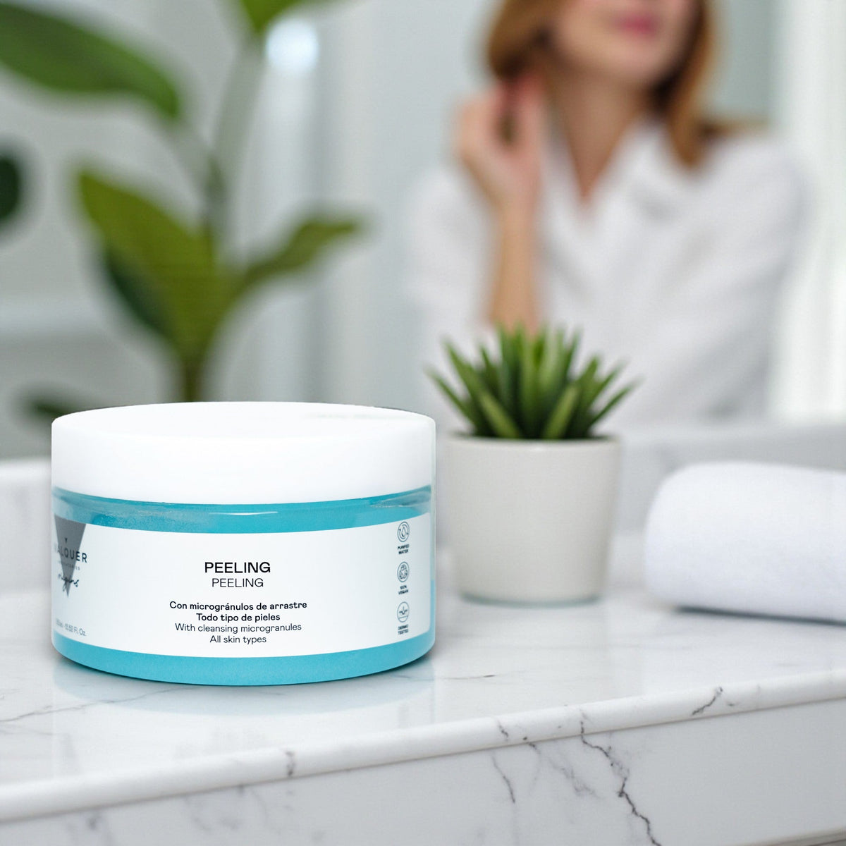Peeling Facial – Gel Exfoliante Suave con Microgránulos Naturales Valquer®