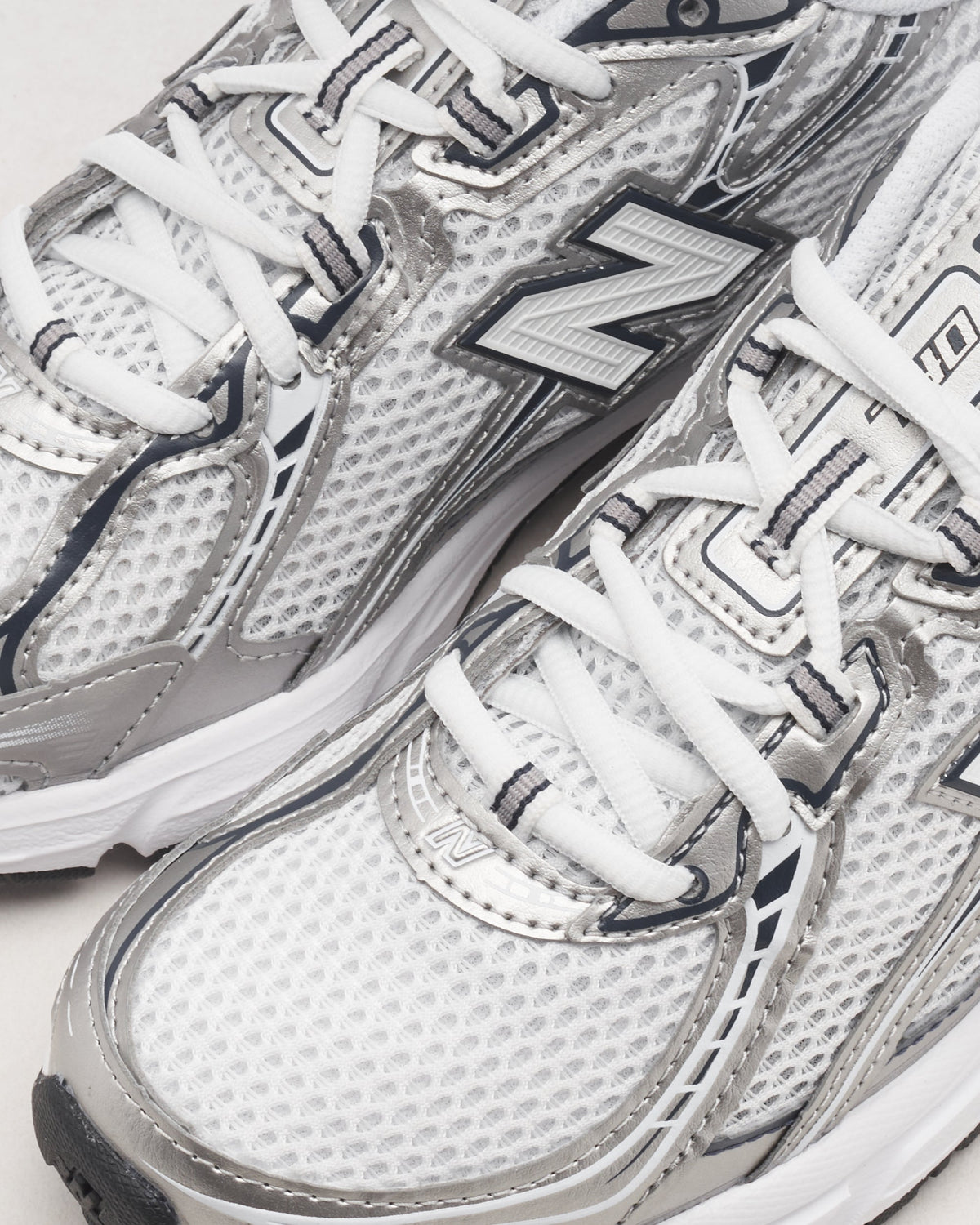 New Balance 740v2 Blanca Gris y Azul Marino - suela